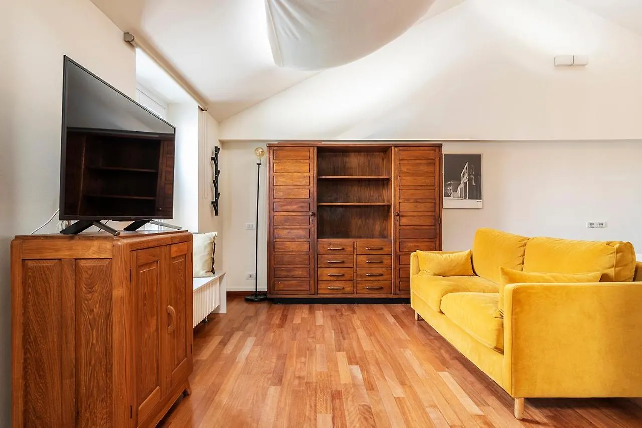Apartment Easyhomes Duomo View Milan