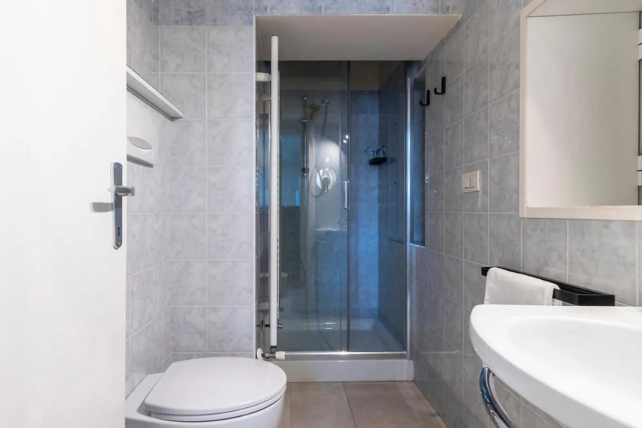 Easyhomes Duomo View Milan Apartment