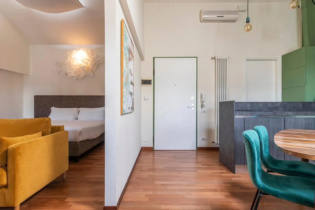 Apartment Easyhomes Duomo View Milan